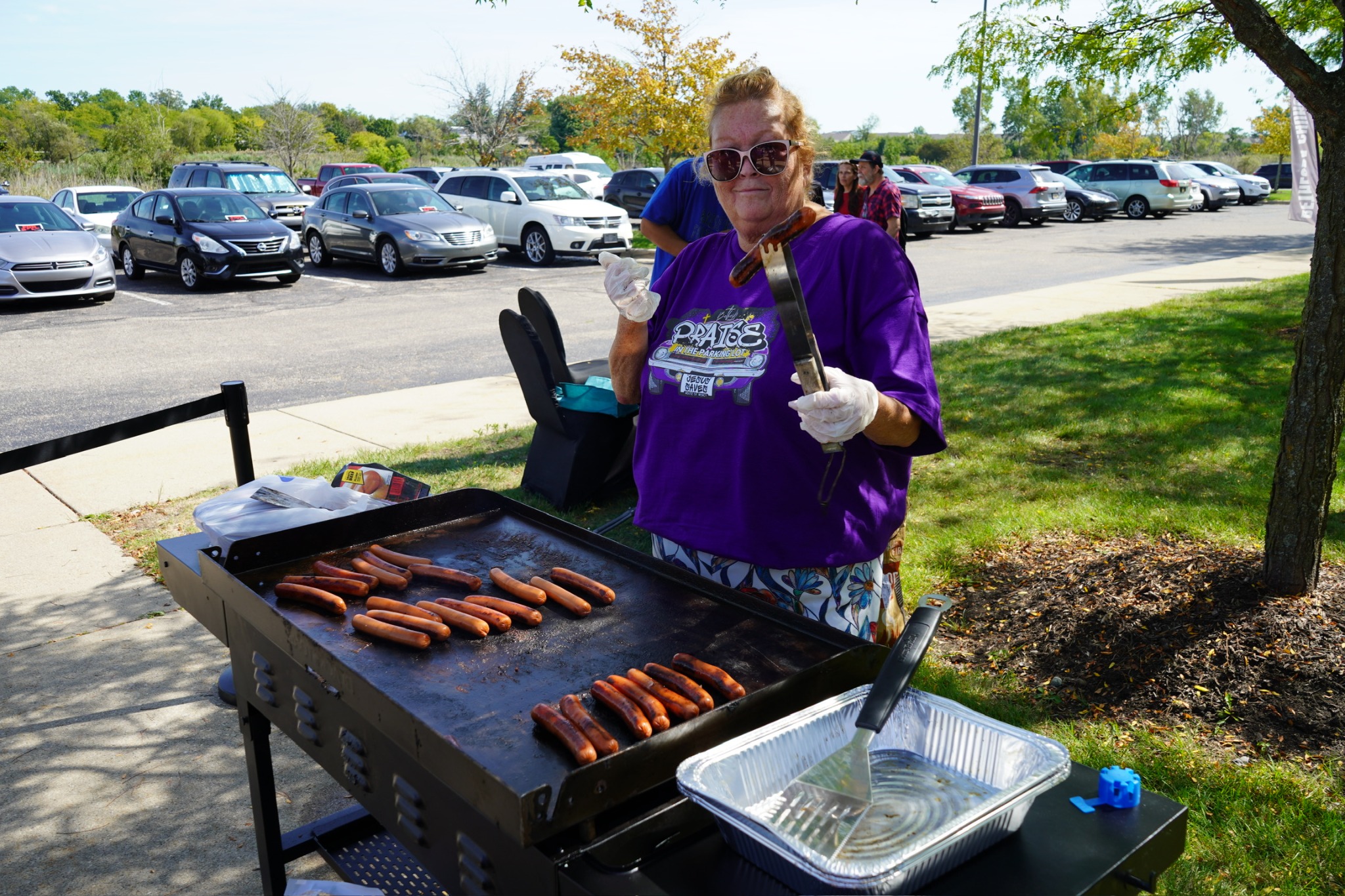 A volunteer preparing food at Praise in the Parking Lot.